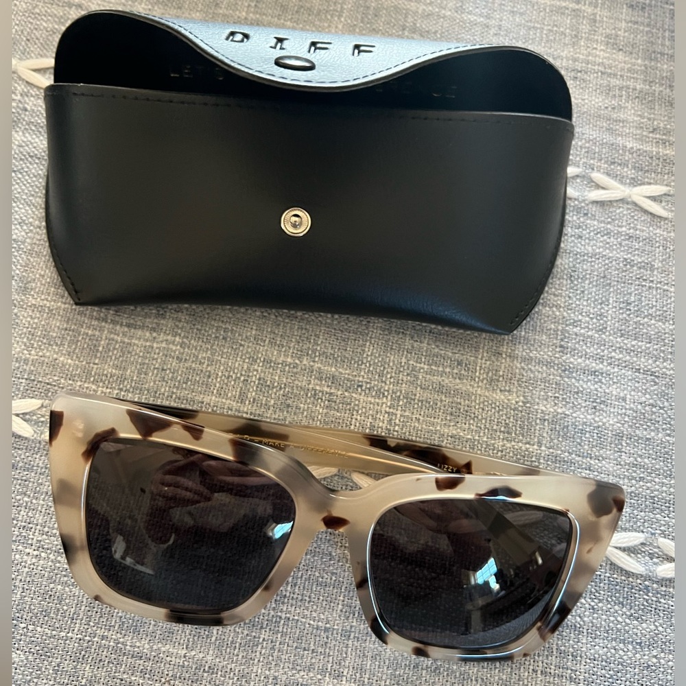 DIFF Eyewear ‘Lizzy’ Sunglasses Brand New in Cream Tortoise Grey + Free Case